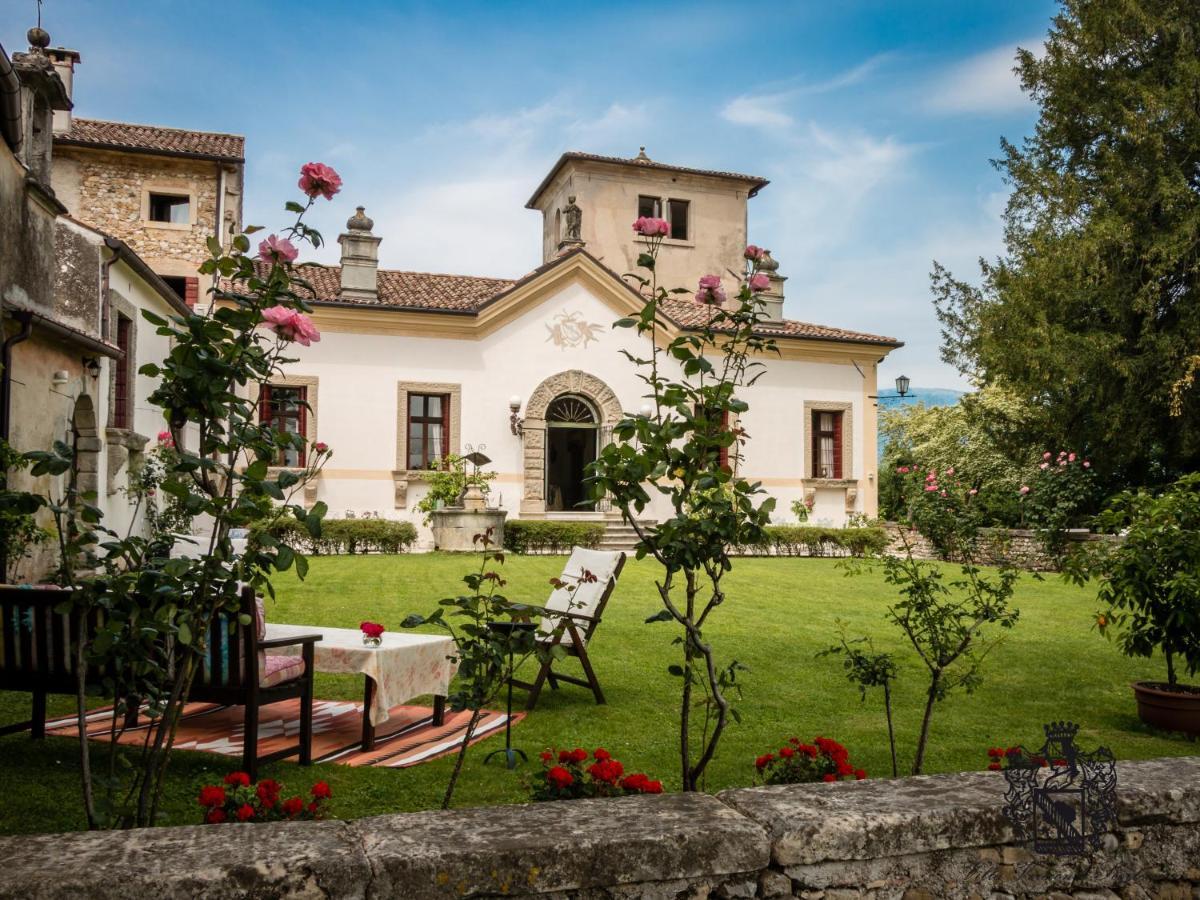 Verecondi Scortecci Apartment